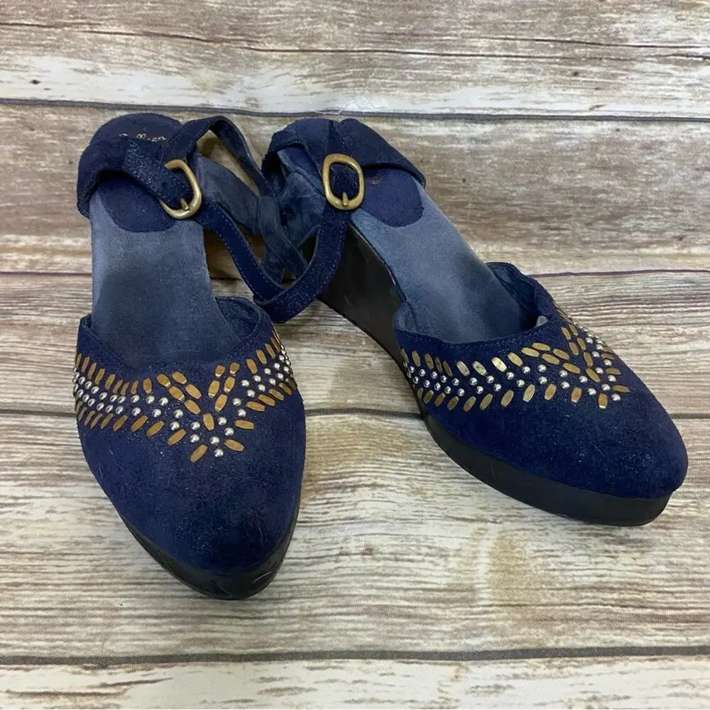 Calleen Cordero 7 Sundance navy suede studded point wedge